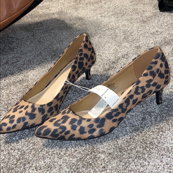 NWT - Old navy Leopard kitten heels - Picture 2 of 2